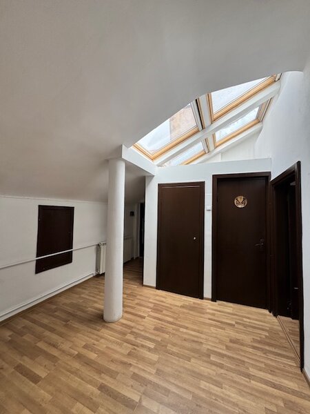 Piata Victoriei, apartament in vila 5 camere,